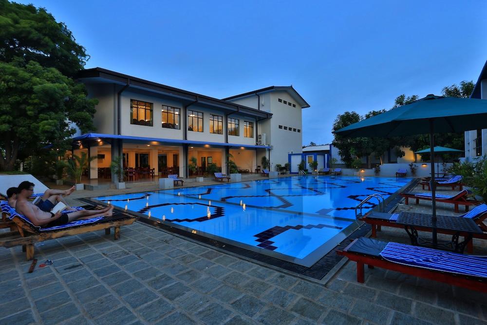 The Blue Wave Hotel Arugam Bay Exterior foto